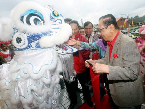 TUN ABANG MUHAMMAD SALAHUDDIN ABANG BARIENG
