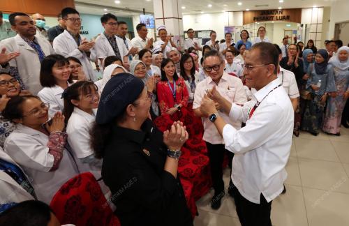 DATUK SERI DR DZULKEFLY AHMAD