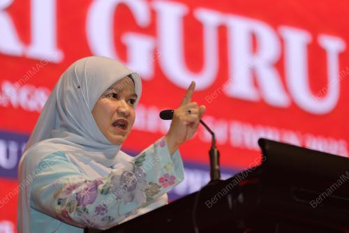 FADHLINA SIDEK