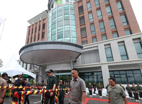 TAN SRI ABANG JOHARI TUN OPENG