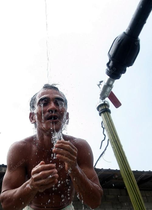 BEKALAN AIR GRAVITI