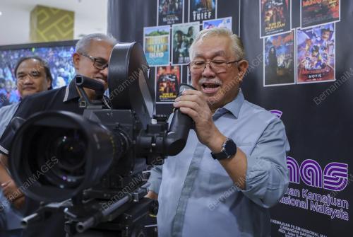 DATUK SERI JOHN SIKIE TAYAI