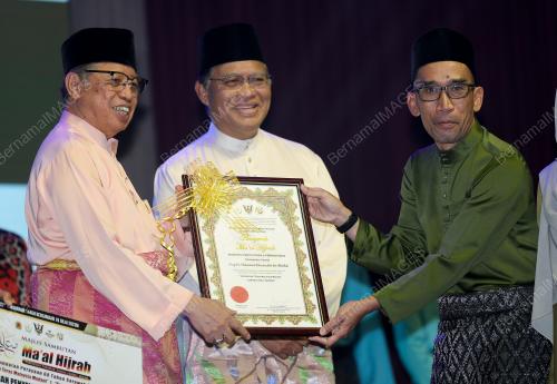 TAN SRI ABANG JOHARI TUN OPENG