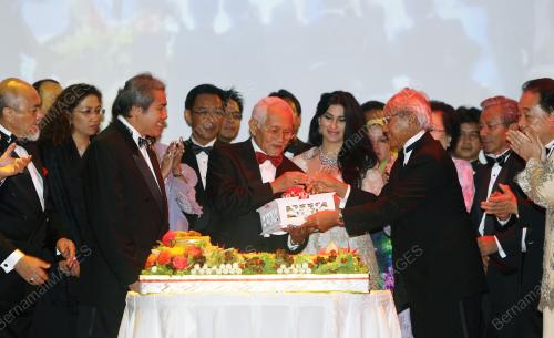 SK05_21052012_ULANGTAHUN