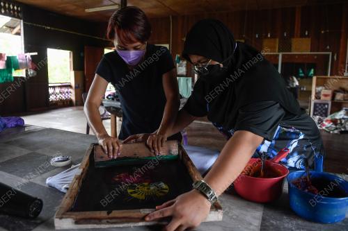 TEKSTIL MELANAU BATIK LINUT
