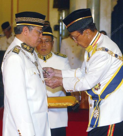 TUN ABANG MUHAMMAD SALAHUDDIN ABANG BARIENG