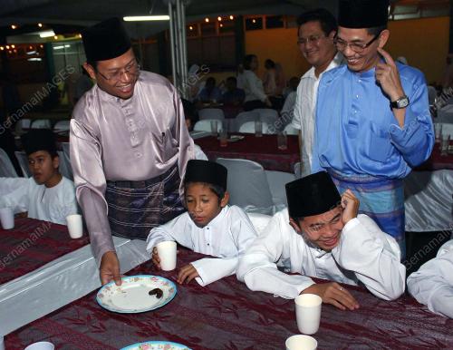 AHMAD SHABERY CHEEK