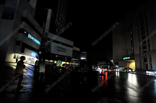 SK05_27062013_KUCHING_BERGELAP
