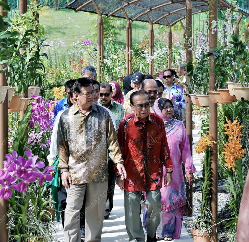 TUN ABANG MUHAMMAD SALAHUDDIN ABANG BARIENG
