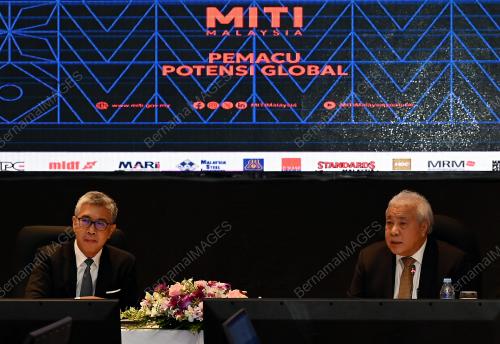 DATUK SERI TENGKU ZAFRUL ABDUL AZIZ