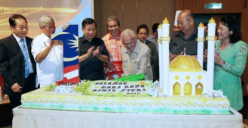 ABDUL TAIB MAHMUD