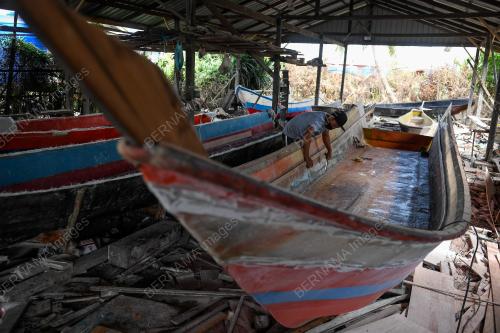 PEMBUATAN BOT FIBER DI PULAU BRUIT, SARAWAK