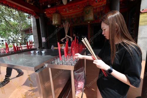 HARI WESAK
