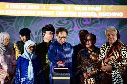 TAN SRI ABANG JOHARI TUN OPENG