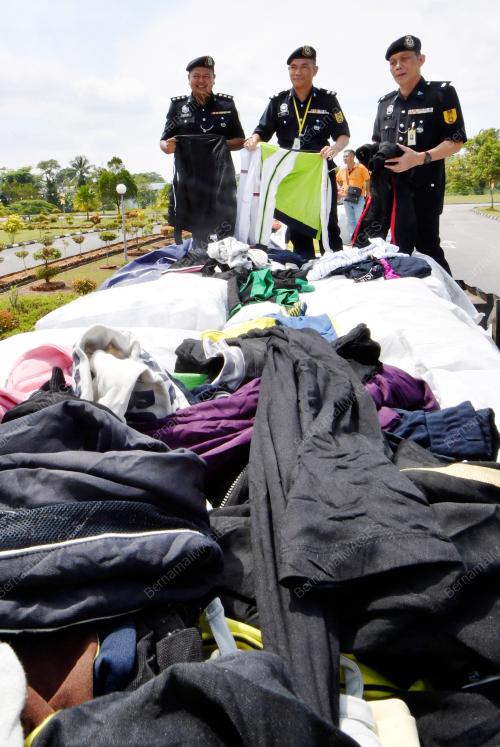 SK06_04092018_BAJU_TERPAKAI