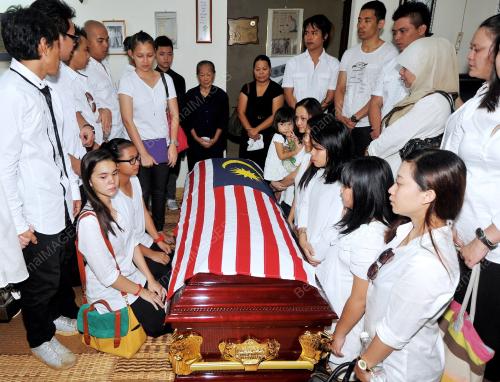 SK06_05022013_MENDIANG_GOMEZ