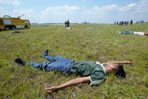 LATIHAN PESAWAT TERHEMPAS