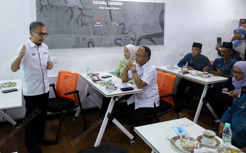 FAHMI FADZIL