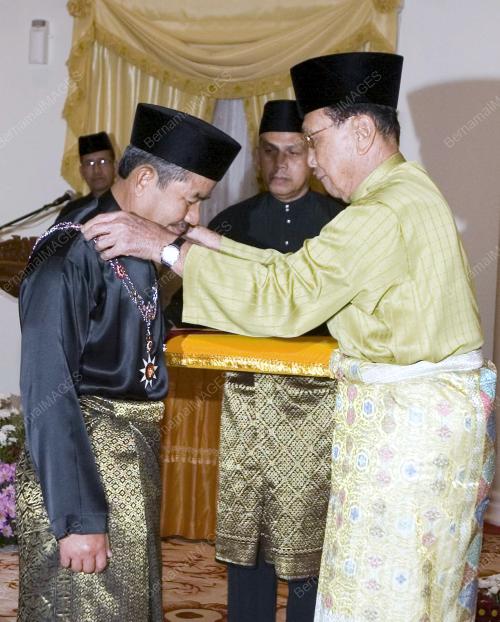 TUN ABANG MUHAMMAD SALAHUDDIN ABANG BARIENG