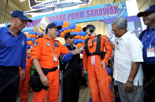 SK06_13042014_TERBUKA_POLIS