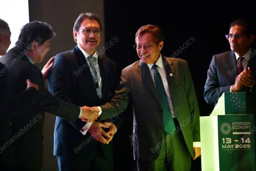 TAN SRI ABANG JOHARI TUN OPENG
