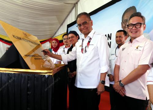 DATUK SERI DR DZULKEFLY AHMAD