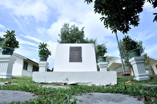 TUGU PERINGATAN KEM BATU LINTANG