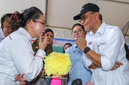 DATUK SERI DR DZULKEFLY AHMAD