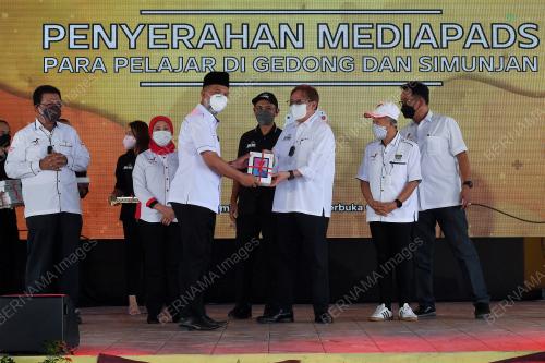 TAN SRI ABANG JOHARI TUN OPENG