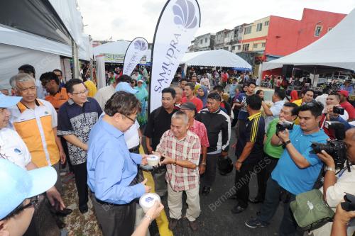 SK06_18062015_BAZAR_SATOK