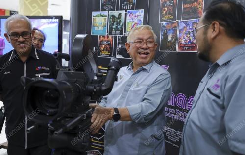 DATUK SERI JOHN SIKIE TAYAI