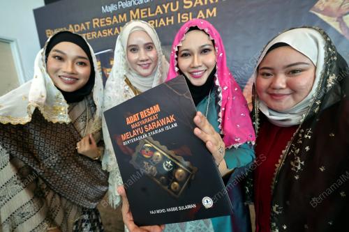 BUKU ADAT RESAM MASYARAKAT MELAYU SARAWAK