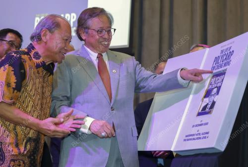 TAN SRI ABANG JOHARI TUN OPENG