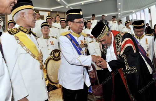 ISTIADAT PEMBUKAAN PENGGAL PERTAMA DUN SARAWAK