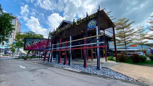 PUSAT KRAFTANGAN MIRI