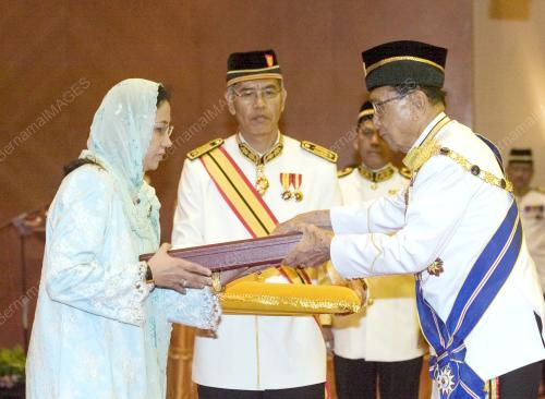 TUN MUHAMMAD SALAHUDDIN ABANG BARIENG