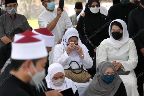 ENAZAH TUN ABANG MUHAMMAD SALAHUDDIN ABANG BARIENG