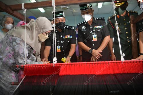 RAJA PERMAISURI AGONG TUNKU HAJAH AZIZAH AMINAH MAIMUNAH ISKANDARIAH