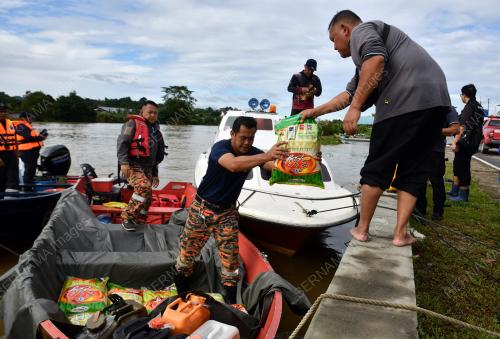 RUMAH PANJANG MULO SUNGAI KAKUS
