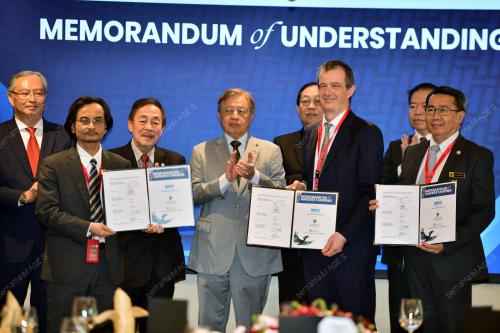 TAN SRI ABANG JOHARI TUN OPENG