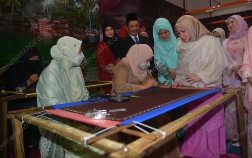 TUNKU HAJAH AZIZAH AMINAH MAIMUNAH