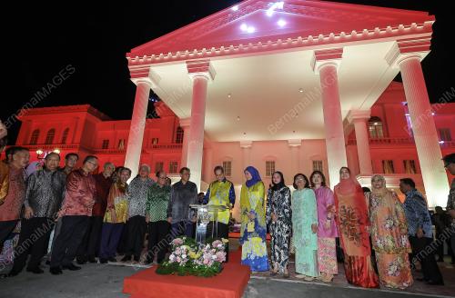 PERASMIAN KOMPLEKS BAHARU PEJABAT PREMIER SARAWAK