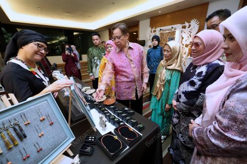 DATUK SERI NANCY SHUKRI