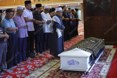 ALLAHYARHAM TAN SRI ABANG ABU BAKAR ABANG MUSTAPHA