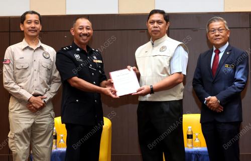 MEOR ISMAIL MEOR AKIM