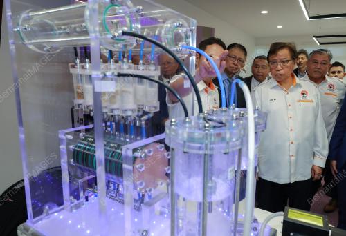 TAN SRI ABANG JOHARI TUN OPENG
