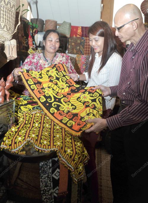 SK07_12012014_PAMERAN_MANIK