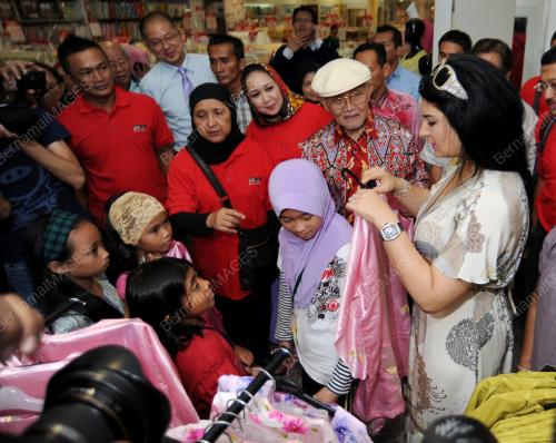 SK07_12082012_BAJU_RAYA