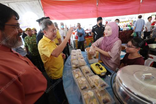 DATUK SERI DR SIM KUI HIAN