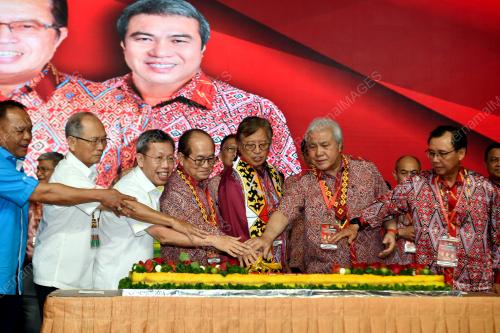 TAN SRI ABANG JOHARI TUN OPENG